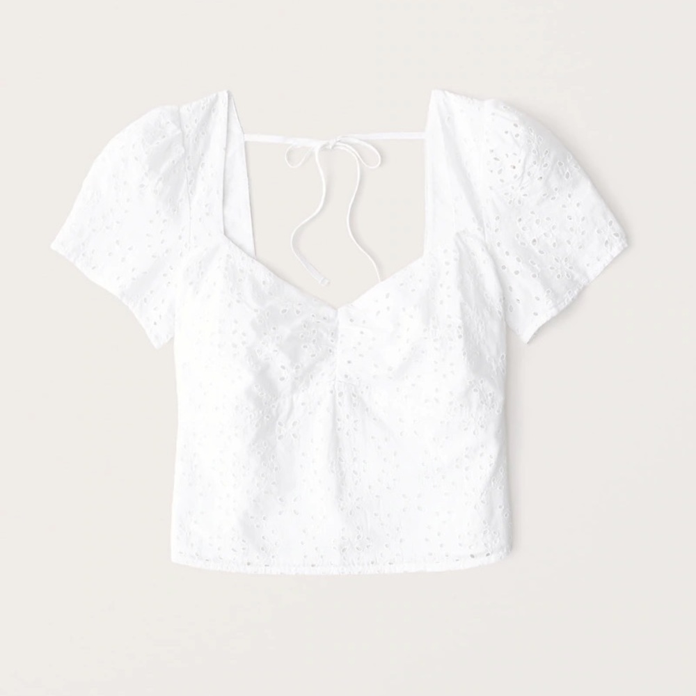 Abercrombie & Fitch Short Sleeve Eyelet Top. Size M.